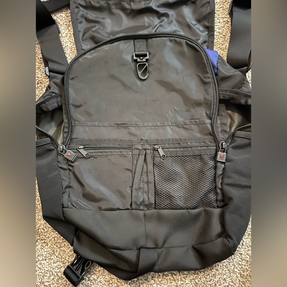 Victorinox Men's Backpack in Blue and Black - Picture 5 of 13